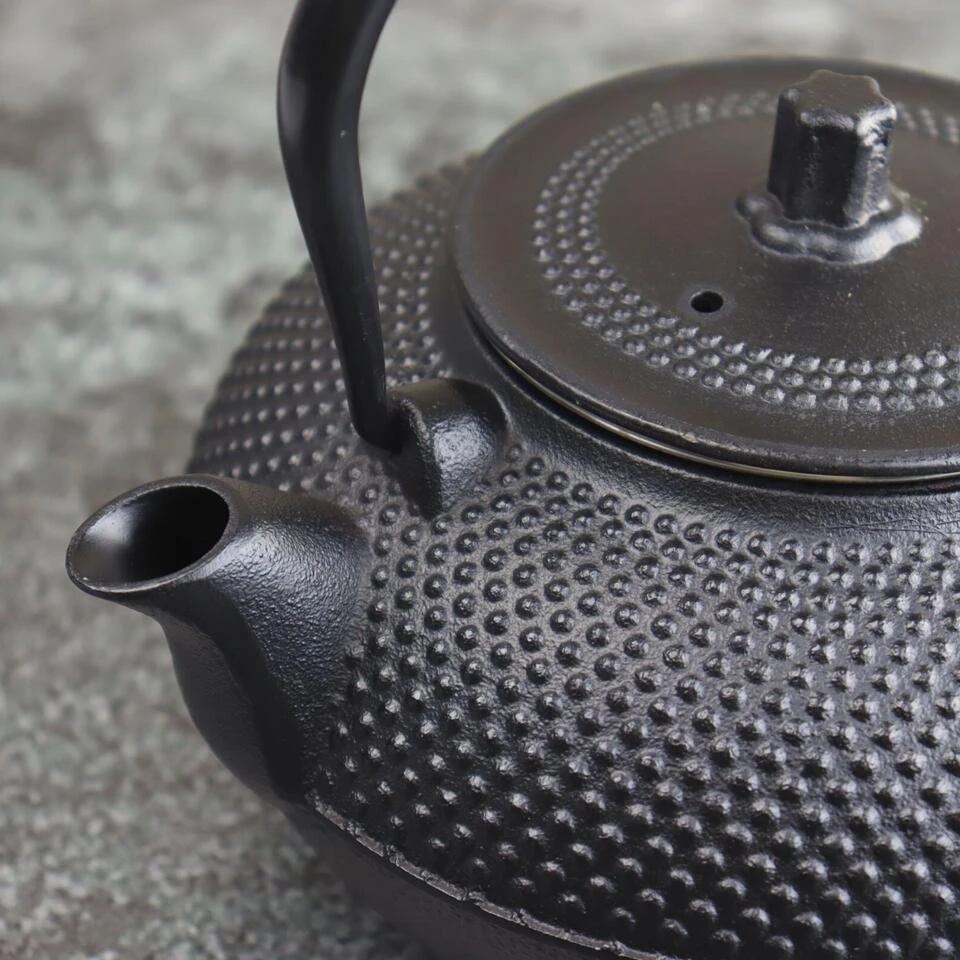 Orange85 Theepot Met Onderzetter Tetsubin Japans Theebus Zwart 1.5L Gietijzer 3 Orange85 Theepot Met Onderzetter Tetsubin Japans Theebus Zwart 1.5L Gietijzer - Afbeelding 3