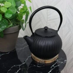 Orange85 Gietijzeren Theepot Aziatisch 1.2L Bol Streeppatroon Zwart Gietijzer 6 Orange85 Gietijzeren Theepot Aziatisch 1.2L Bol Streeppatroon Zwart Gietijzer -Luxe Servieswinkel 1000033127 0110